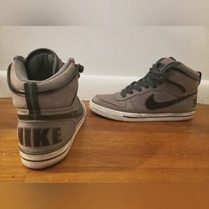Gray & Black Hi Top Nike - Size US 10